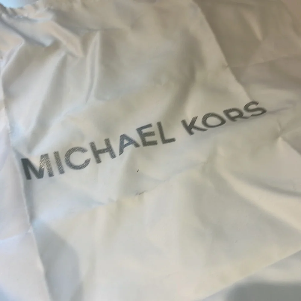 Michael Kors | Leather Shoulder Hobo Feed Bag